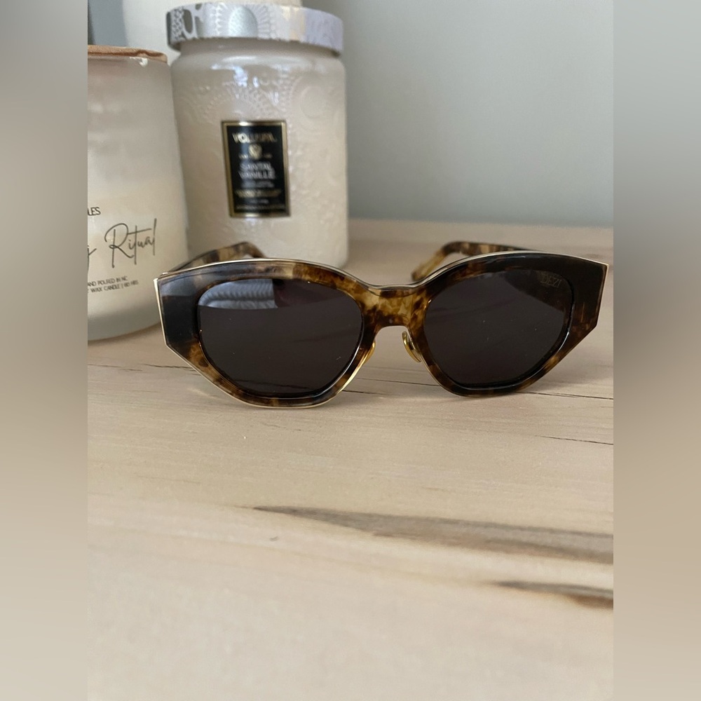 Dezi Sunglasses Charge It - Picture 7 of 7
